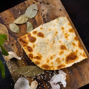 Самса с зеленью и мясом.jpg