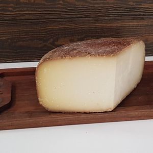 Сыр Томм овечий.jpg