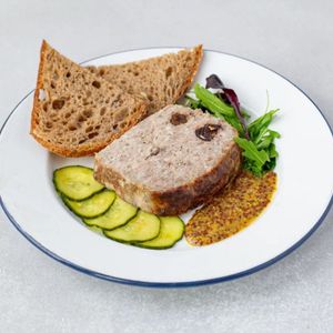 Запеченый террин из кролика с черносливом.jpg