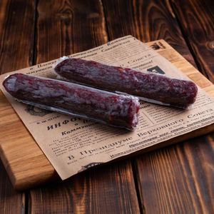 Колбаса сыровяленая с ческноком из конины.JPG