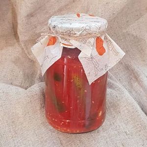 Огурцы соленые в острой заливке в банке, 1л.jpg