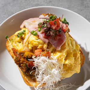 Тост скрэмбл с ветчиной и козьим сыром .JPG