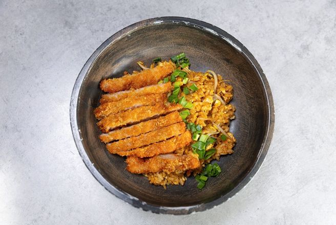 Кацудон Хрустящая курица карри с рисом.jpg