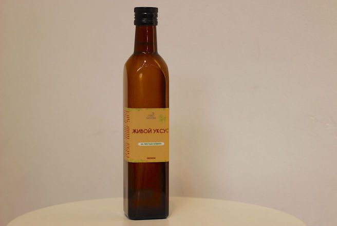 Живой уксус на листьях клевера.jpg