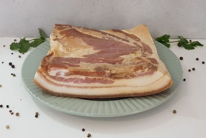 Сало копченое с мясной прослойкой на развес.jpg