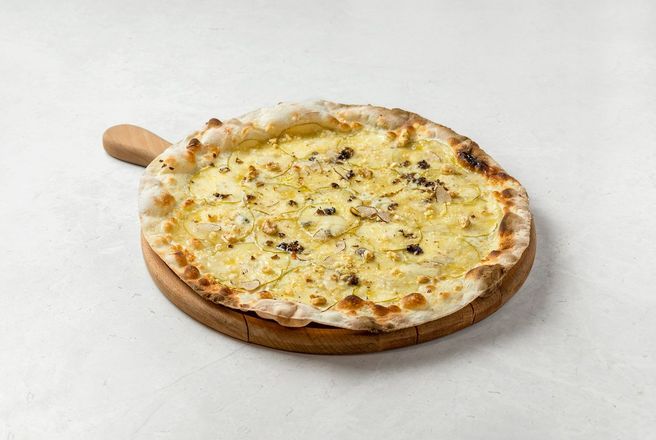 Пицца с грушей и горгандзолой с трюфелем.jpg