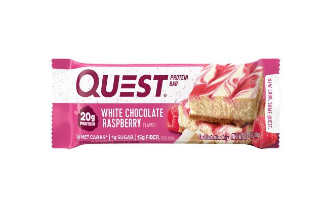 Батончик QuestBar Малина в белом Шоколаде 60 г.jpg