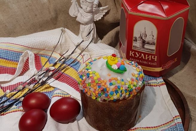 кулич Даниловский в коробке.jpg