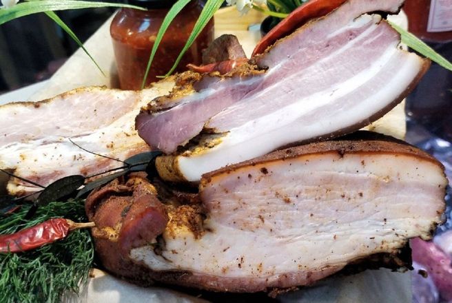 Грудинка свиная пикантная острая варенокопченая на развес.jpg