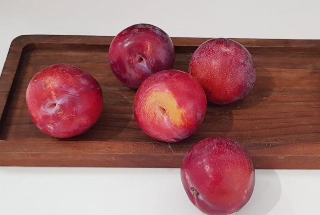 слива розовая.jpg