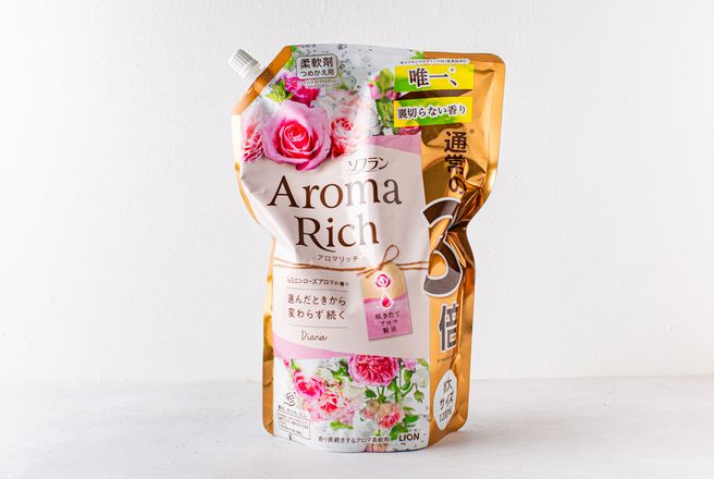Кондиционер для белья с ароматом чайной розы и магнолии LION Aroma Rich Diana.jpg