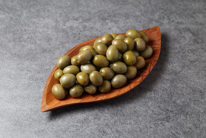 Оливки зеленые коктейльные с косточкой в рассоле.jpg