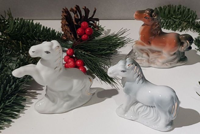 лошадка фарфоровая.jpg