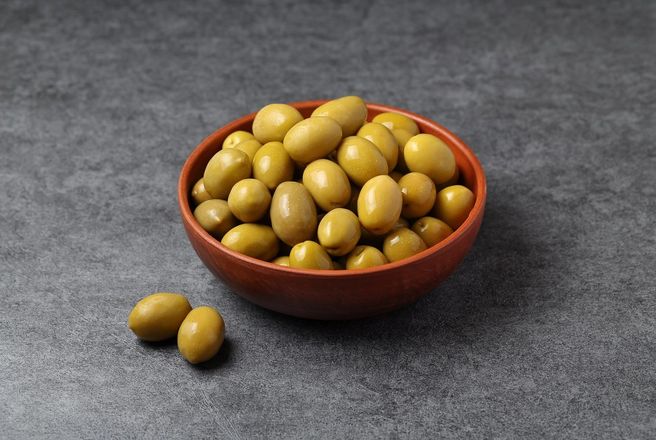 Зеленые оливки Халкидики с косточкой.jpg