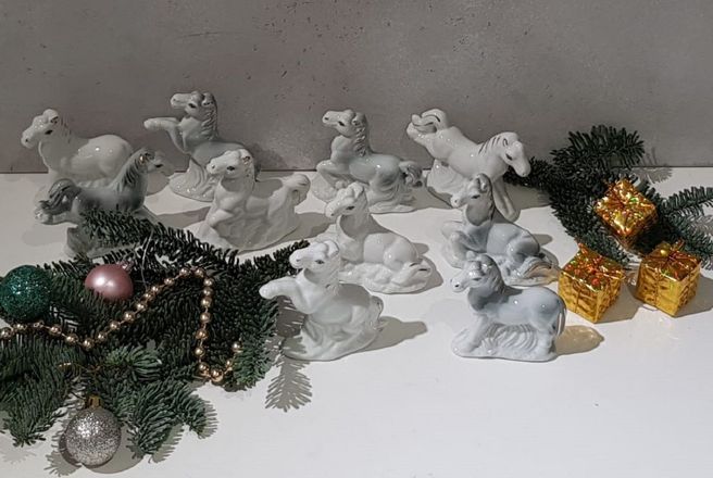 лошадка фарфоровая.jpg