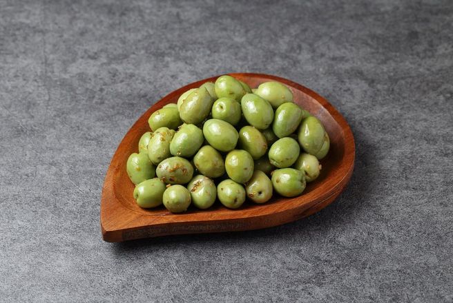 Оливки изумрудные Чупадедос с косточкой в пряном маринаде.jpg