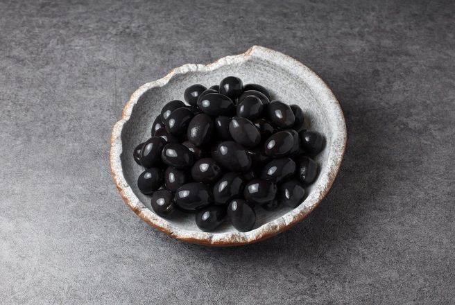 Маслины черные с косточкой в рассоле на развес.jpg