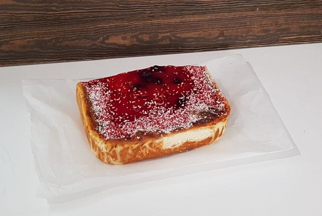 запеканка с ягодным желе и изюмом.jpg