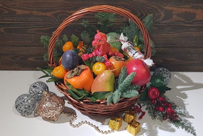 новогодняя корзина с фруктами.jpg