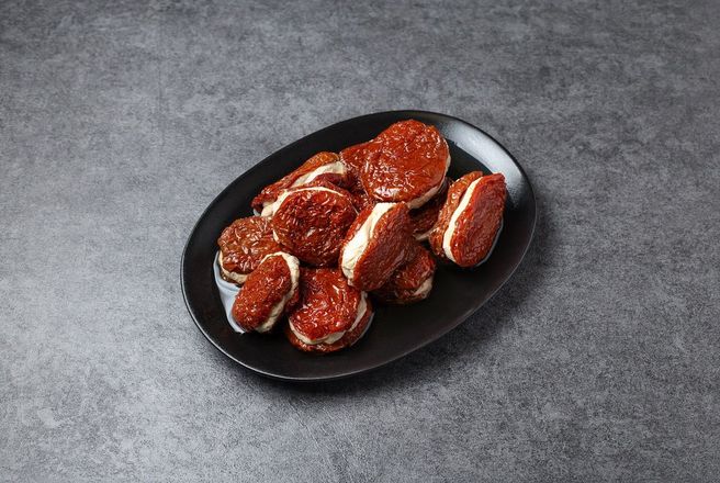 Томаты вяленые с мягким сыром в масле на развес.jpg