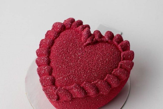 Пирожное сердце с рюшами и блестками.jpg