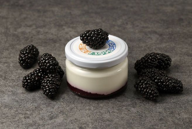 Йогурт натуральный по-гречески Ежевика.jpg