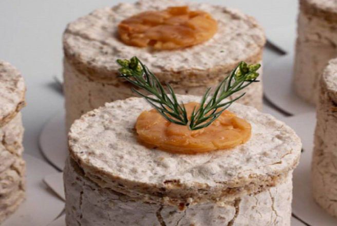 Пирожное Трухлявый Пень с веточкой.jpg