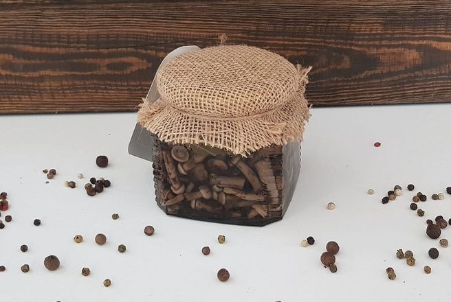 Опята лесные маринованные в стеклянной банке.jpg